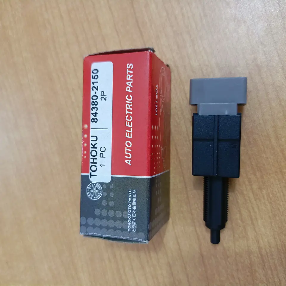 SWITCH STOP HINO LOHAN 500 (KAKI 2) TOHOKU 84380-2150 / 01-8060H SWITCH STOP LAMP / SWITCH REM BELAKANG TOHOKU