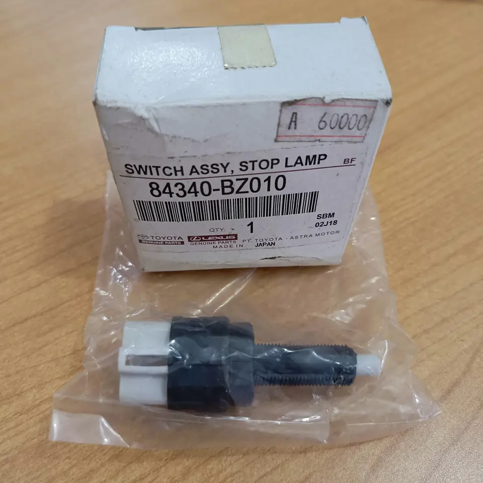 SWITCH STOP LAMP AVANZA / XENIA / RUSH / TERIOS / GRANMAX TOYOTA 84340-BZ010 SWITCH STOP LAMP / SWITCH REM BELAKANG TOYOTA