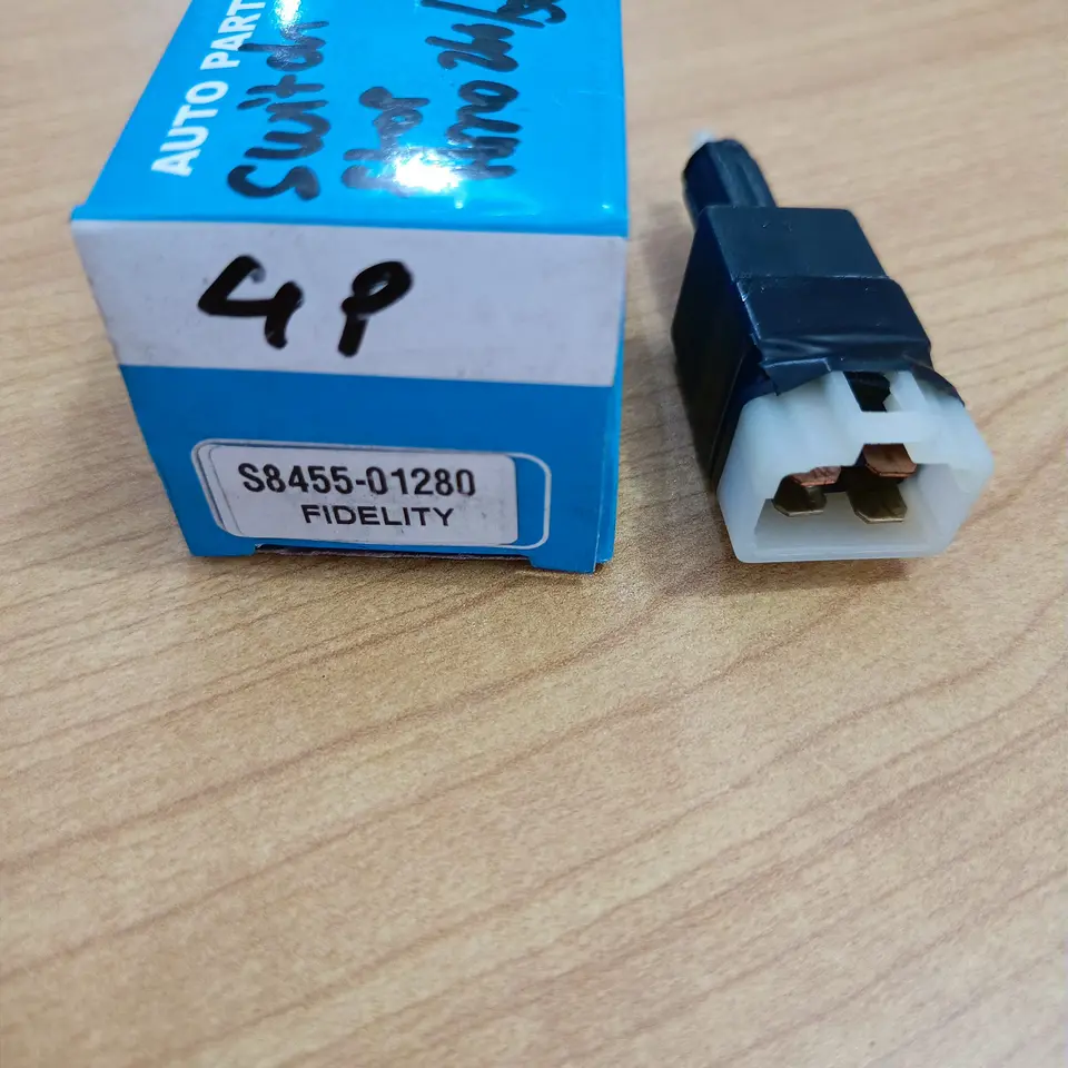 SWITCH STOP HINO LOHAN 260 (KAKI 4) S8455-01280 SWITCH STOP LAMP / SWITCH REM BELAKANG undefined