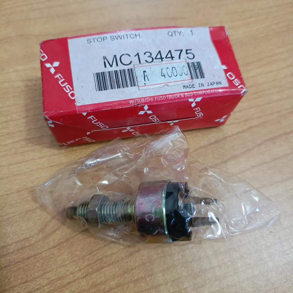 SWITCH STOP PS 100/120/L300/T120SS/FUTURA/CARRY MITSUBISHI MC134475 SWITCH STOP LAMP / SWITCH REM BELAKANG MITSUBISHI