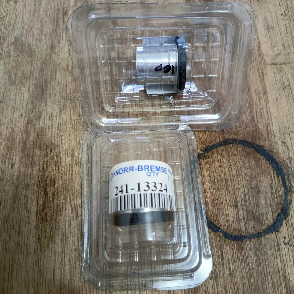 PISTON REM ANGIN ISUZU / NISSAN / FUSO KNORR BREMSE (	23.8*18.9*32.7*29.7) 241-13324 / 1-8783342-0 BRAKE BOOSTER / BOOSTER REM / INLET VALVE KNORR BREMSE