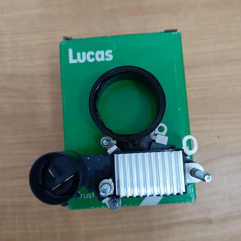 IC REGULATOR NKR 66/71 LUCAS 332-032(LIC-864) IC REGULATOR / ALTERNATOR / STARTER LUCAS