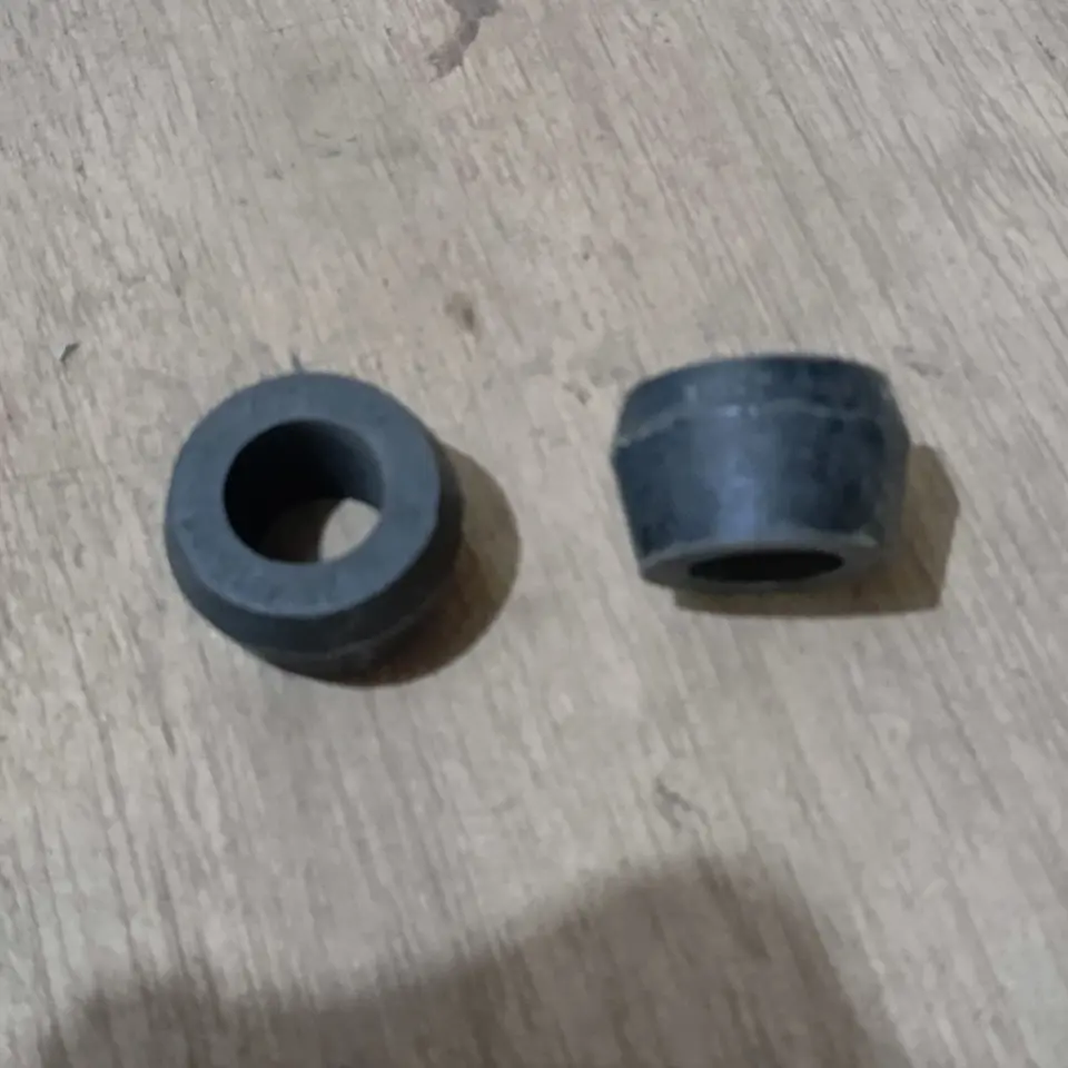 KARET SHOCK BREAKER BELAKANG PS 100/120/125/135 / 136 / L300 / T120SS / KIJANG/PANTHER (GENTONG) (25.4*16*18) KAYABA null SHOCKBREAKER / PEREDAM KEJUT / SOKBEKER KAYABA