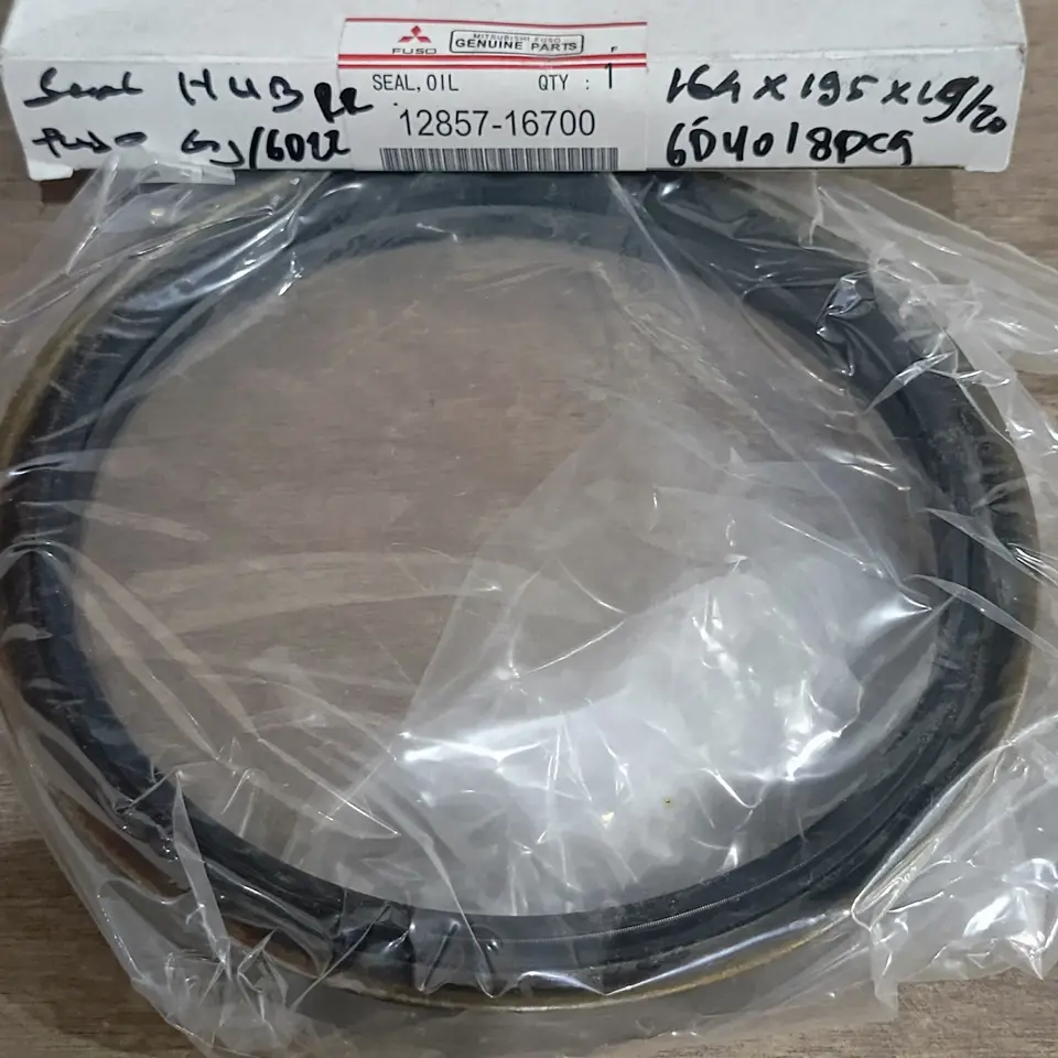 SEAL RODA BELAKANG FUSO GANJO PS 220 / 8DC9 / 6D22 / 6D40 (164*195*19/20) MITSUBISHI