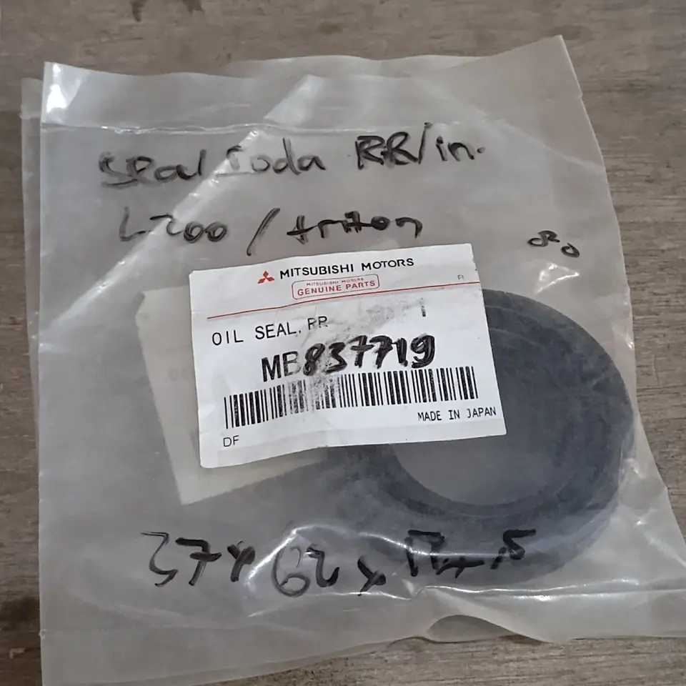 SEAL RODA BELAKANG DALAM L200/TRTION 2.8 MITSUBISHI (37*62*12.5) MB837719 SEAL RODA MITSUBISHI
