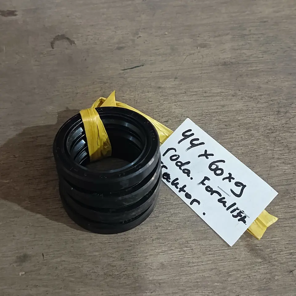 SEAL RODA FORKLIFT / TRAKTOR TTO (44*60*9) 44*60*9 SEAL RODA TTO