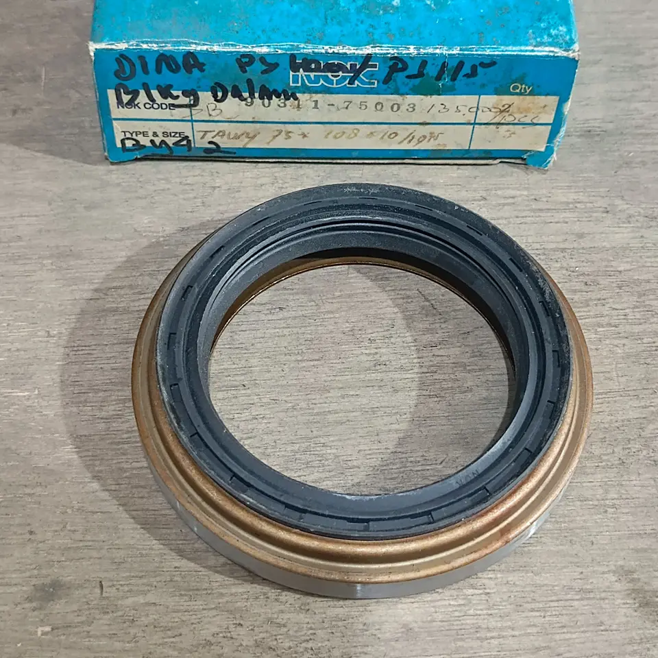 SEAL RODA BELAKANG DALAM DYNA ENGKEL 110/13B (75*108*10/19.5) NOK