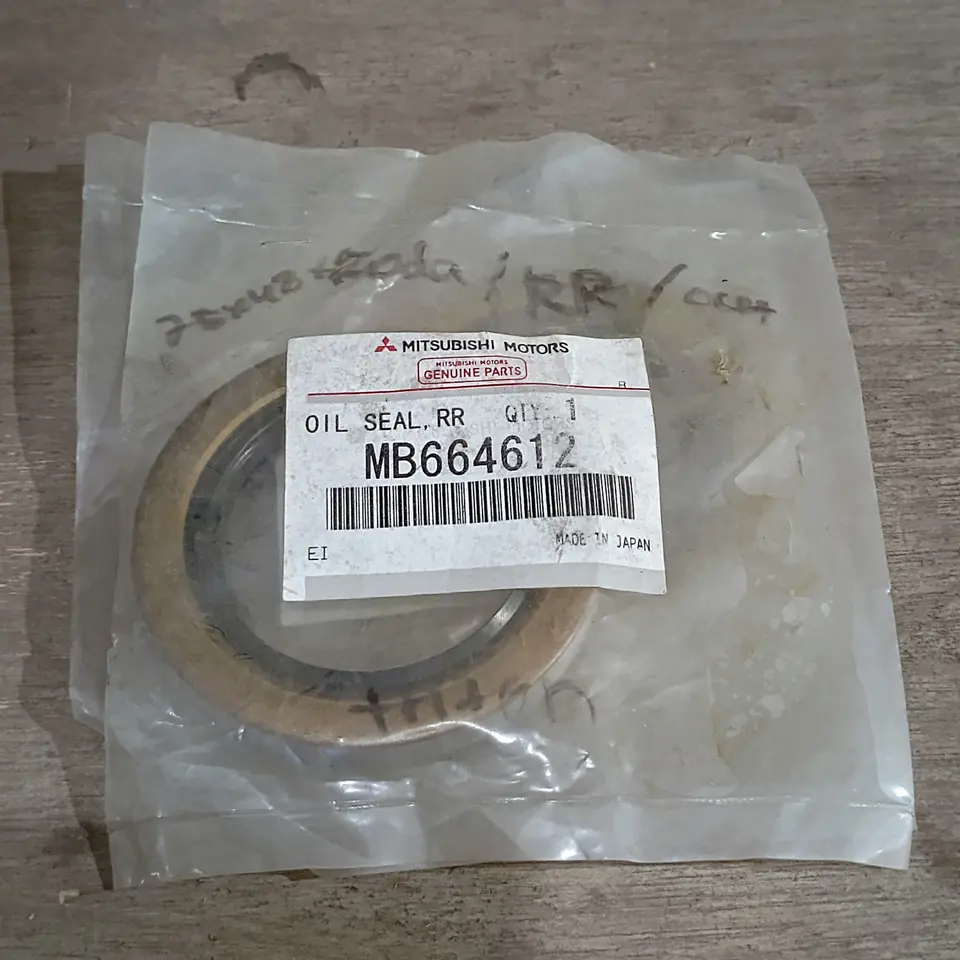 SEAL RODA BELAKANG LUAR TRITON MITSUBISHI (75*48*9) MB664612 SEAL RODA MITSUBISHI