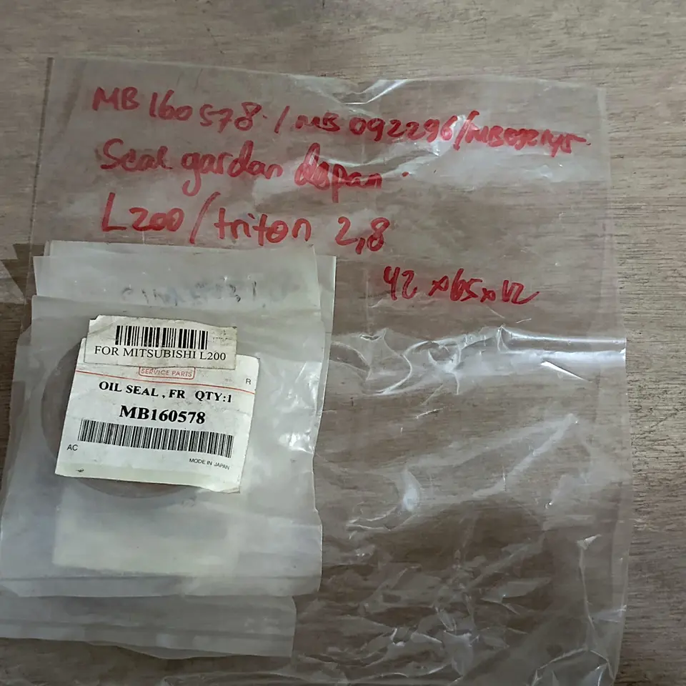 SEAL GARDAN DEPAN L200 / TIRTON 2.8 MITSUBISHI (42*65*12) MB160578 / MB092296 SEAL GARDAN MITSUBISHI