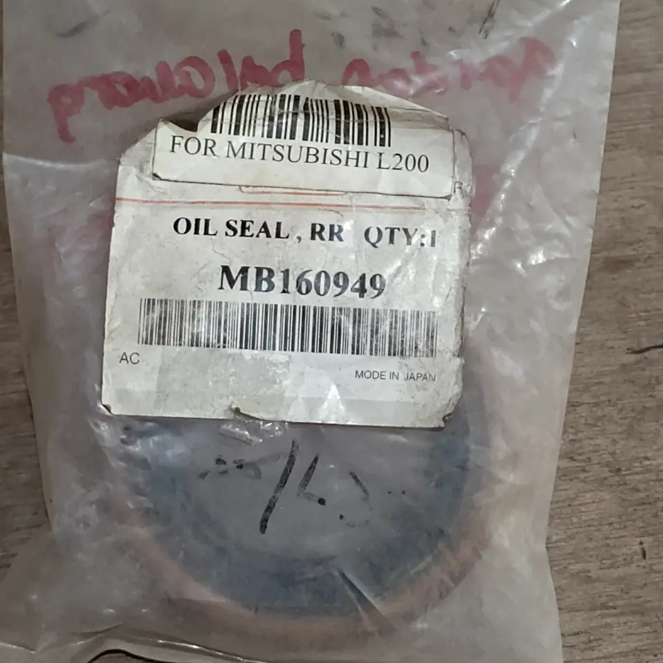 SEAL GARDAN BELAKANG L300 DIESEL / L200 / KUDA /TAFT F70 (45*72*12/19.5) MITSUBISHI MB160949 SEAL GARDAN MITSUBISHI