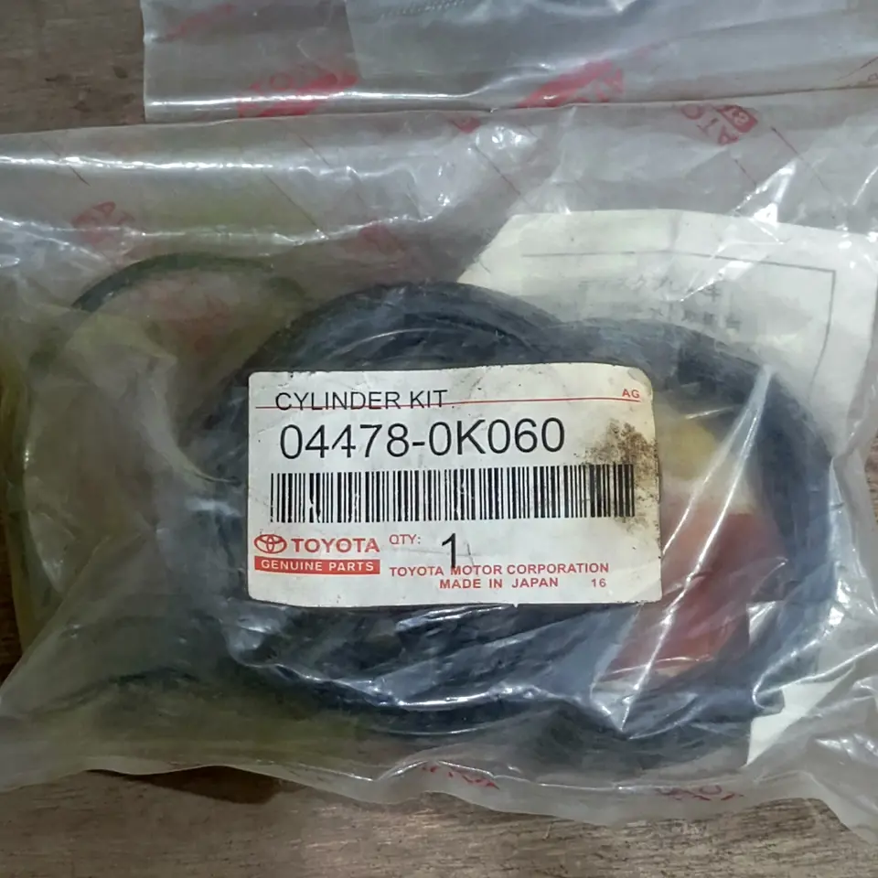 SEAL REM DEPAN/KALIPER KIT INOVA / HILUX 2005-2015 TOYOTA