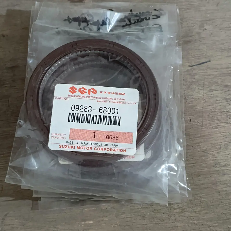 SEAL CRANKSHAFT BELAKANG FUTURA /APV / CARRY 1.3/1.5/1.6 SUZUKI (68*86*8) 09283-68001-000 SEAL CRANKSHAFT / KRUK AS & CAMSHAFT / NOKEN AS SUZUKI