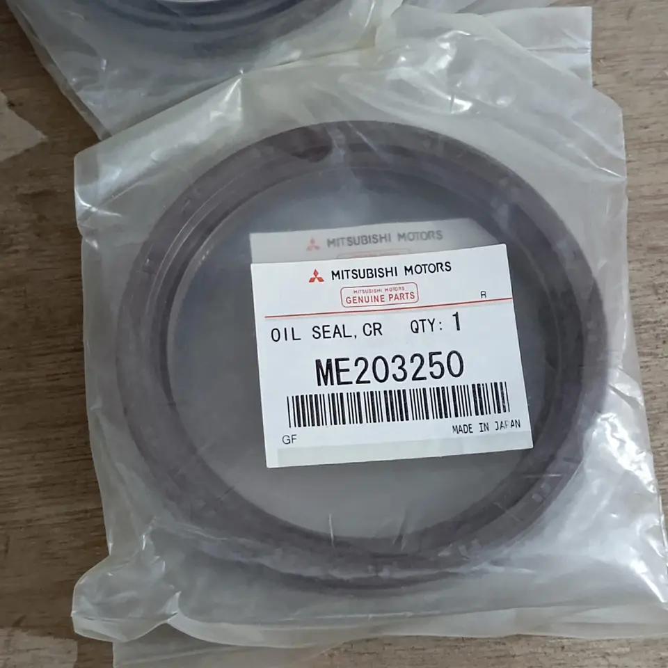 SEAL CRANKSHAFT BELAKANG L200 /TRITON 2.8/ PAJERO MITSUBISHI (90.5*114*12)