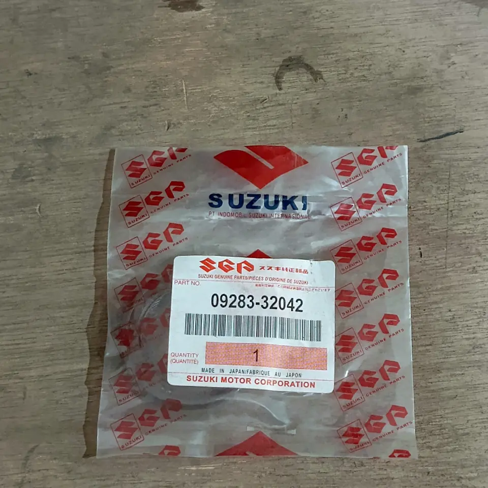 SEAL CRANKSHAFT DEPAN / CAMSHAFT FUTURA / APV / CARRY 1.0 /ST100 SUZUKI (32*47*6) 09283-32042 SEAL CRANKSHAFT / KRUK AS & CAMSHAFT / NOKEN AS NOK CORTECO