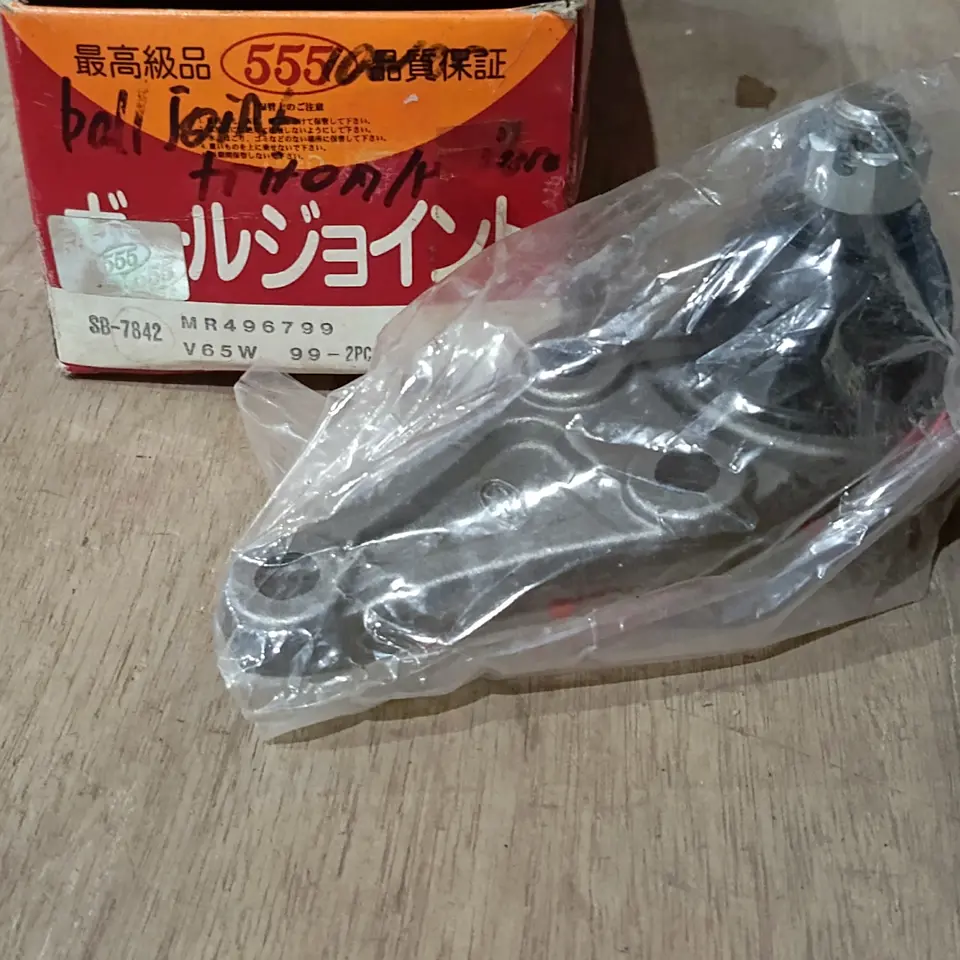 BALL JOINT BAWAH PAJERO/STRADA L200/ TRITON 555