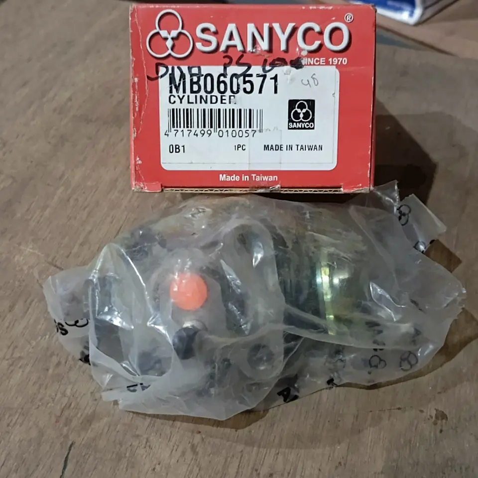 WHEEL CYLINDER PS 100/110 FR/RH SANYCO MB060571 WHEEL CYLINDER BRAKE / MASTER REM BAWAH DEPAN / BELAKANG SANYCO