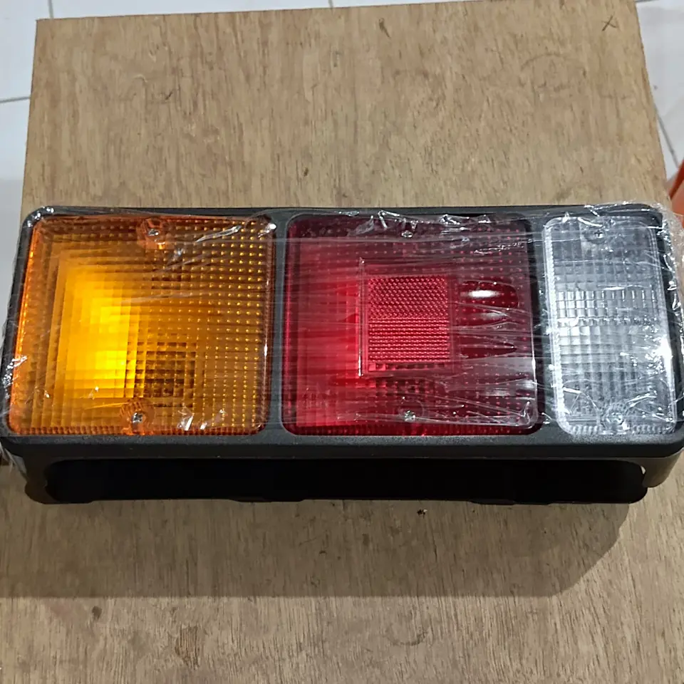 STOP LAMP ASSY COLT DIESEL FE79 PS 100/120 LH CPU