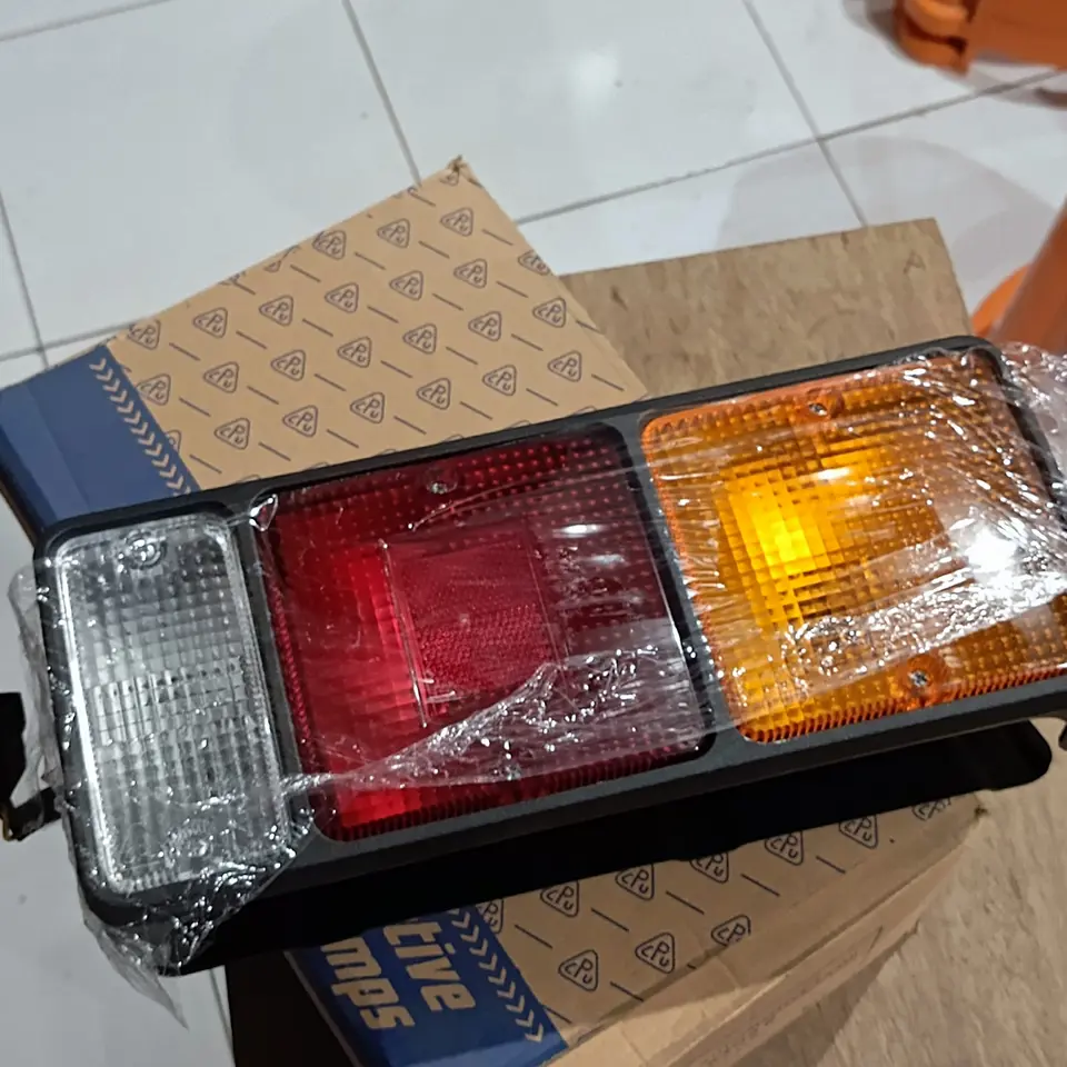 STOP LAMP ASSY COLT DIESEL FE79 PS 100/120 RH CPU