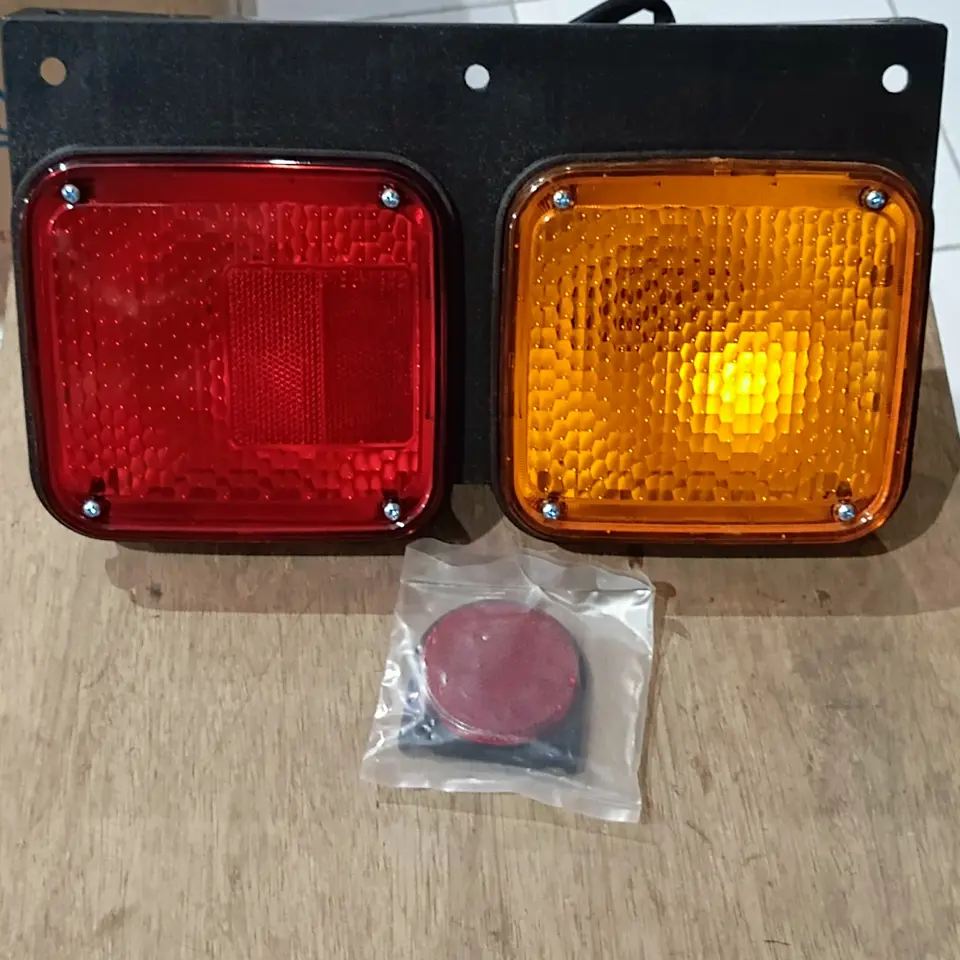 STOP LAMP ASSY FUSO FIGHTER RH CPU
