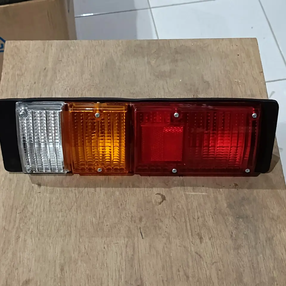 STOP LAMP ASSY DYNA/ISUZU KAD L/R CPU