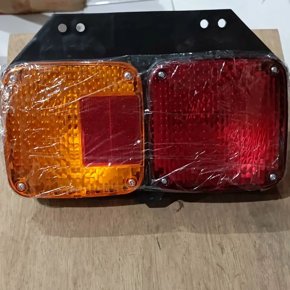 STOP LAMP ASSY HINO LOHAN 260 RH CPU