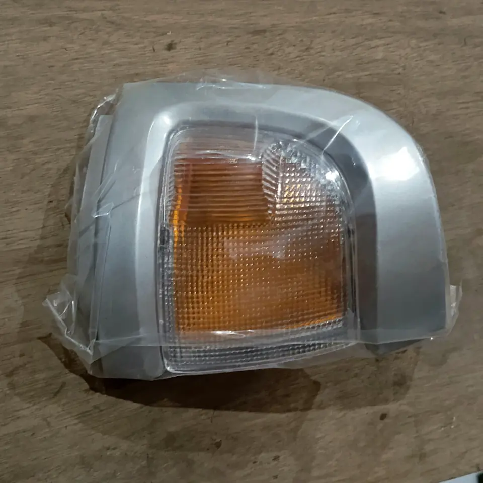 RETING DEPAN ASSY T120SS RH null RETING DEPAN / SIGNAL LAMP undefined