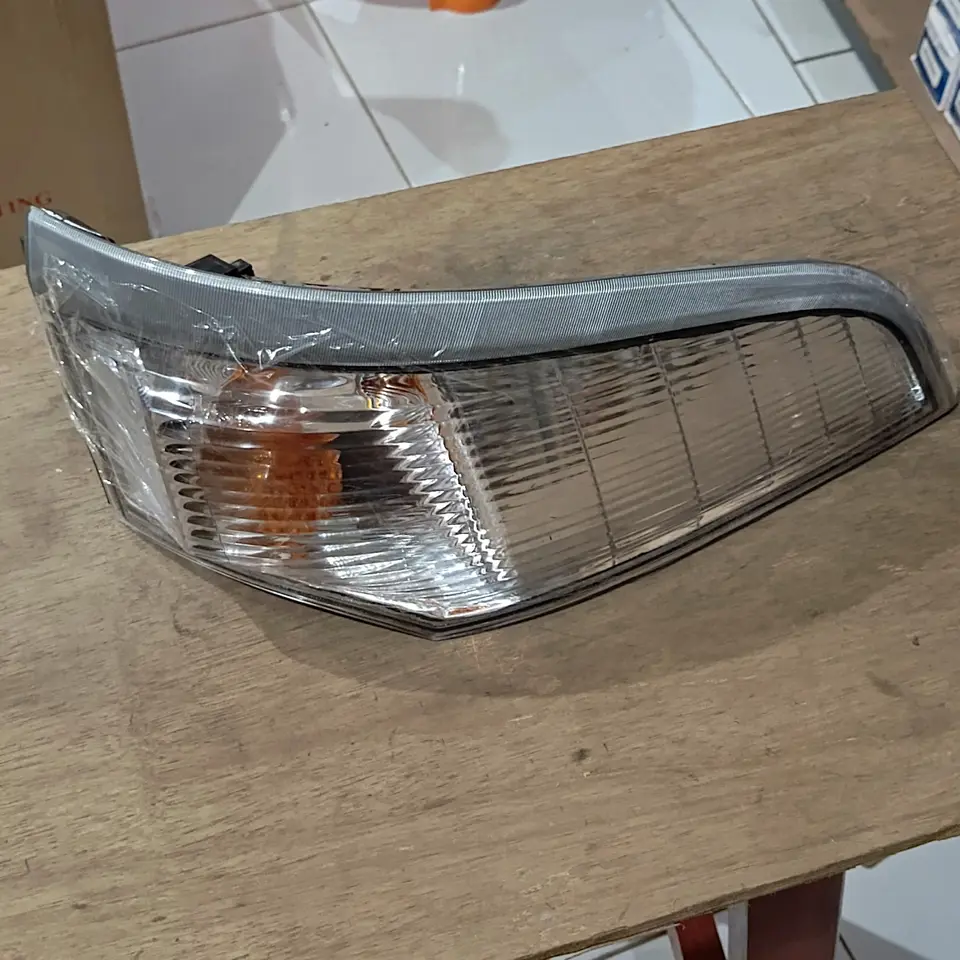 RETING DEPAN ATAS PS 125/FE71 RH CPU 8404R RETING DEPAN / SIGNAL LAMP CPU AUTOMOTIVE LAMP