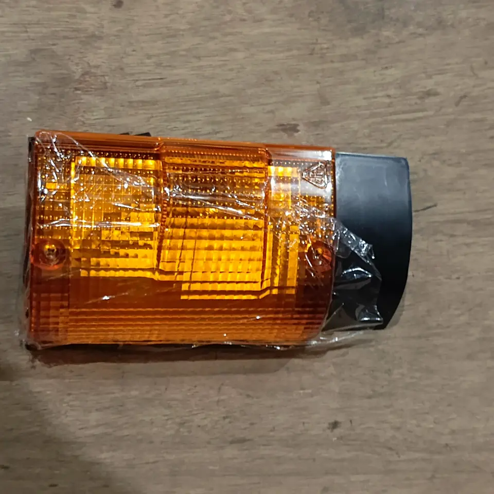 RETING DEPAN + BULB PS 120/135 LH CPU 8401L RETING DEPAN / SIGNAL LAMP CPU AUTOMOTIVE LAMP