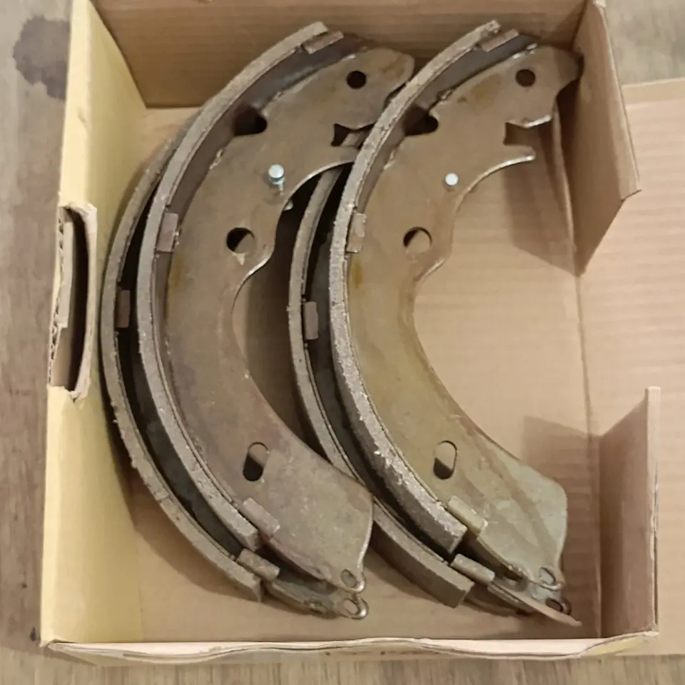 KAMPAS REM BELAKANG TRAGA ISUZU 16-87832-255-0 KAMPAS REM / BRAKE SHOE / KAMPAS REM TANGAN / HAND BRAKE SHOE ISUZU