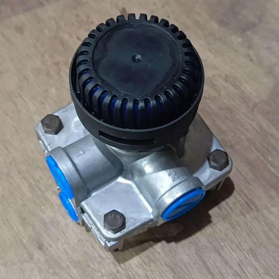 RELAY VALVE (KURA2) HINO 500 HINO 44080-EW011 RELAY VALVE HINO