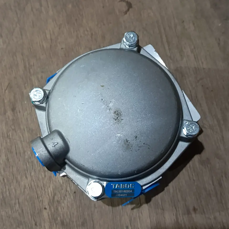 RELAY VALVE (KURA2) NISSAN CWB TABOC