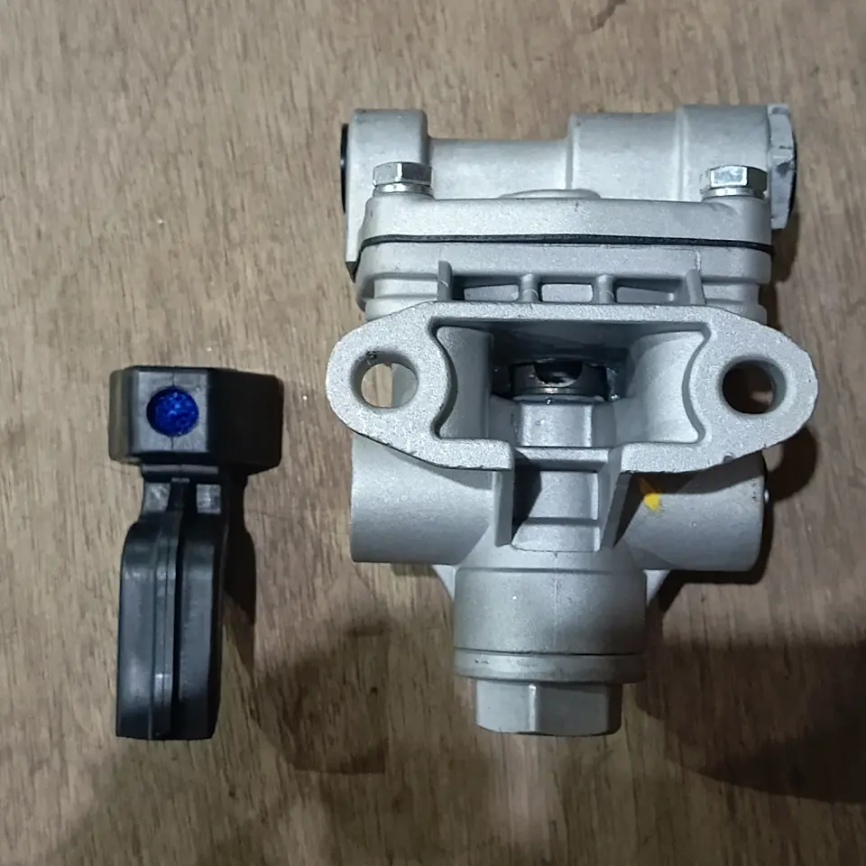 RELAY VALVE ASSY NISSAN CWB OEM 45184-Z2001 RELAY VALVE OEM AUTOPART