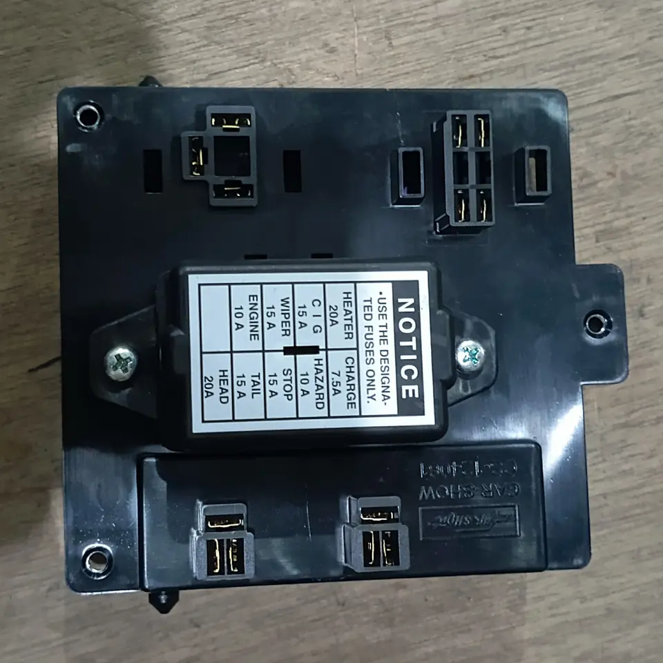FUSE BOX PS 120/135  CARSHOW CS 124061 FUSE BOX / RUMAH FUSE CARSHOW