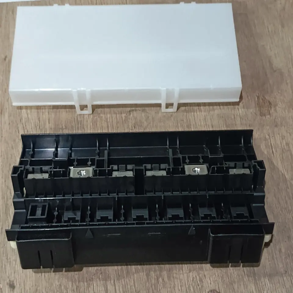 FUSE BOX PS 100 CARSHOW CS124062 / MB382590 FUSE BOX / RUMAH FUSE CARSHOW