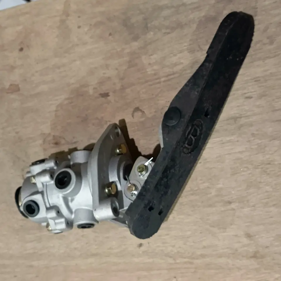 PEDAL REM ASSY FUSO/HINO/NISSAN HAKEN