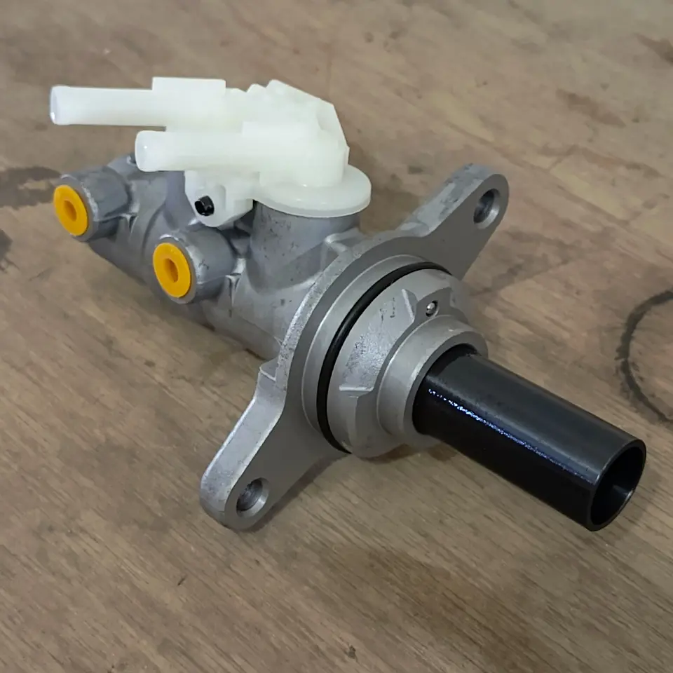 B/M ASSY TRAGA ISUZU 18-98388301-A BRAKE MASTER (B/M) MASTER REM ATAS / BM / CENTRAL REM ISUZU