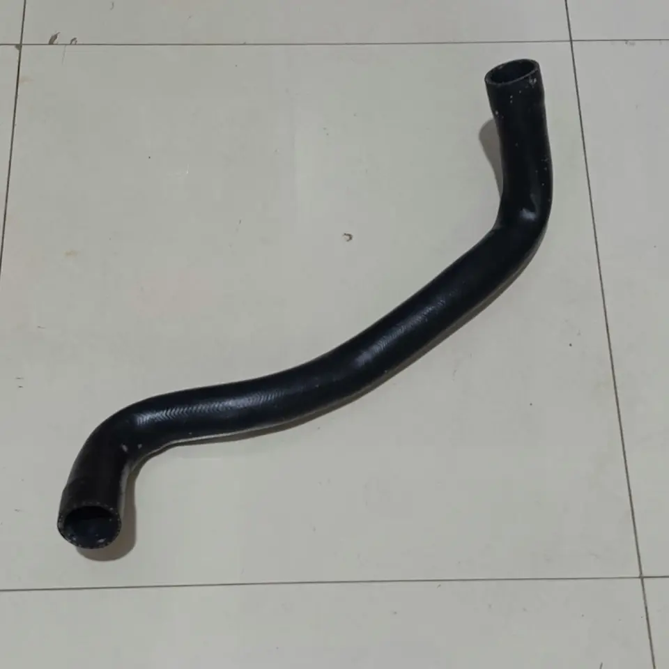 SELANG RADIATOR BAWAH DYNA HT 130 HD / XZU 342 5M