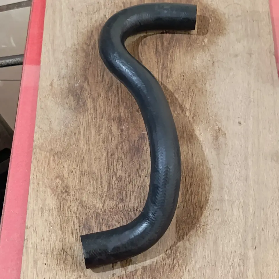 SELANG RADIATOR BAWAH TRITON / PAJERO MITSUBISHI MN135045 SELANG RADIATOR / RADIATOR HOSE MITSUBISHI