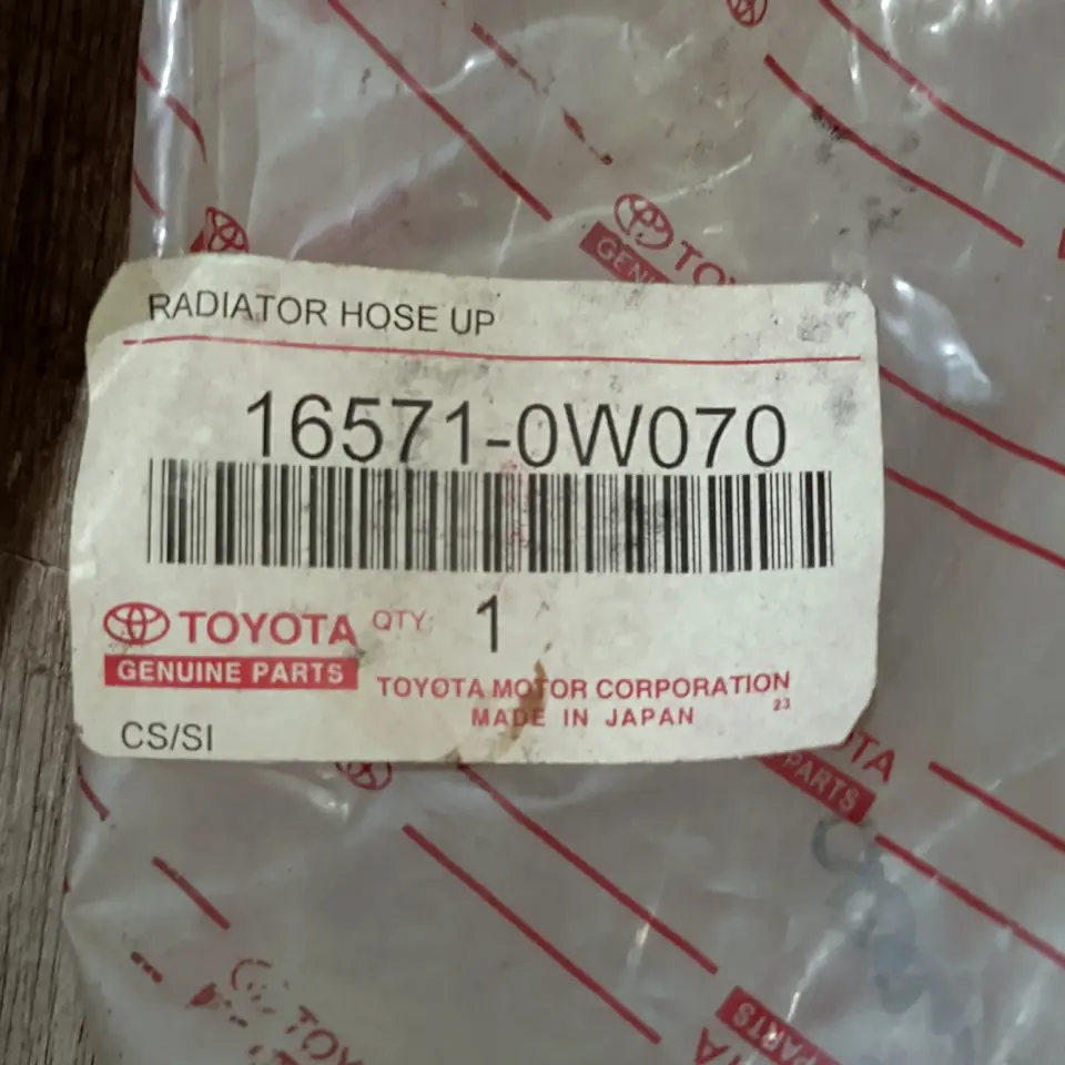 SELANG RADIATOR ATAS DYNA (L) TOYOTA (35*40)