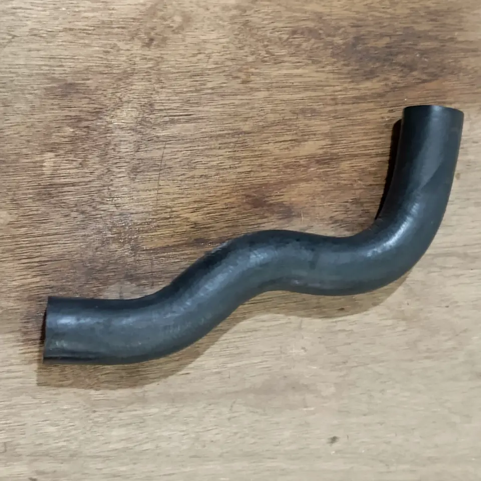 SELANG RADIATOR ATAS TBR54/PANTHER 2.5 KAI (30*35) 02211-03033 / 8-97123-623 SELANG RADIATOR / RADIATOR HOSE KAI