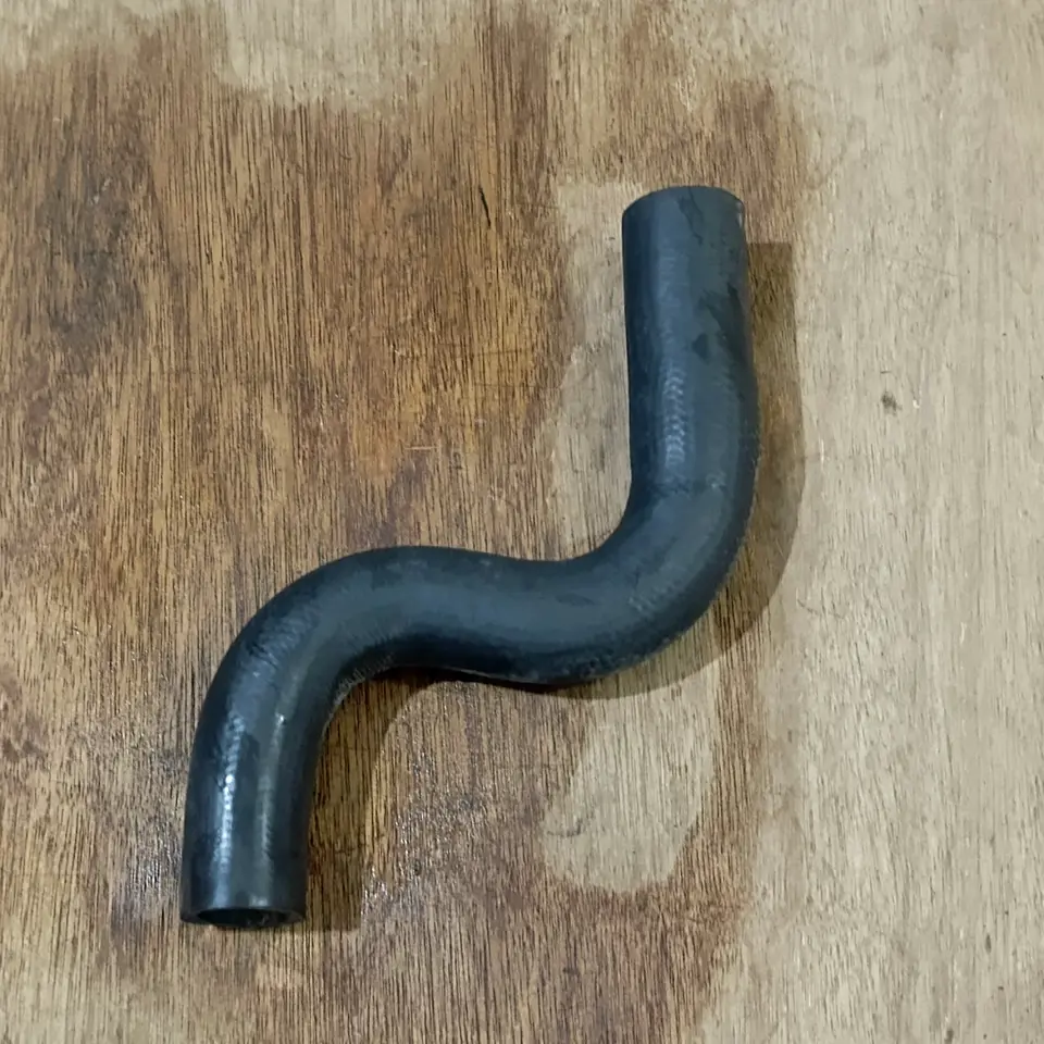SELANG RADIATOR ATAS BELAKANG GRANMAX