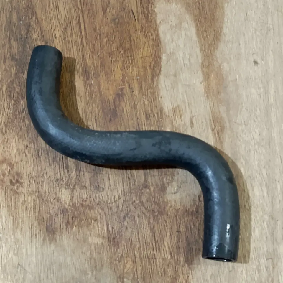 SELANG RADIATOR ATAS AVANZA JJ
