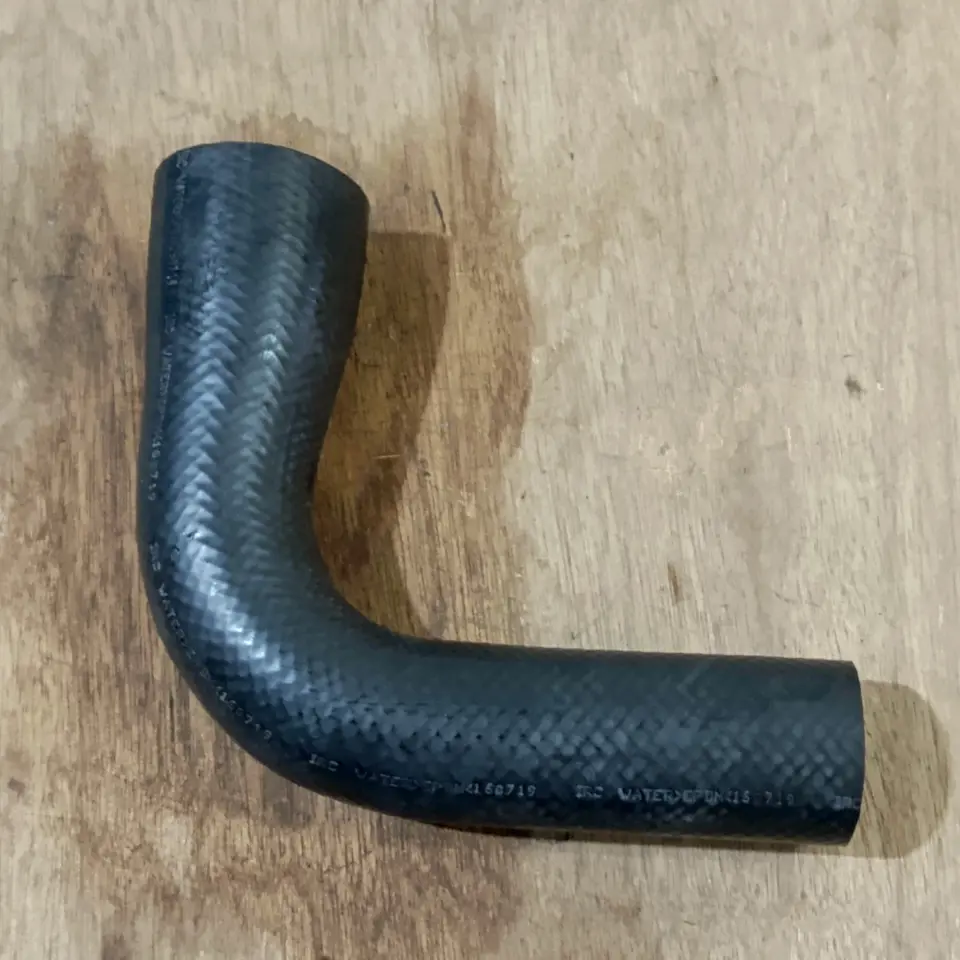 SELANG RADIATOR TENGAH GANJO / PS 220 /6D16 (L) MITSUBISHI (52*42MM)