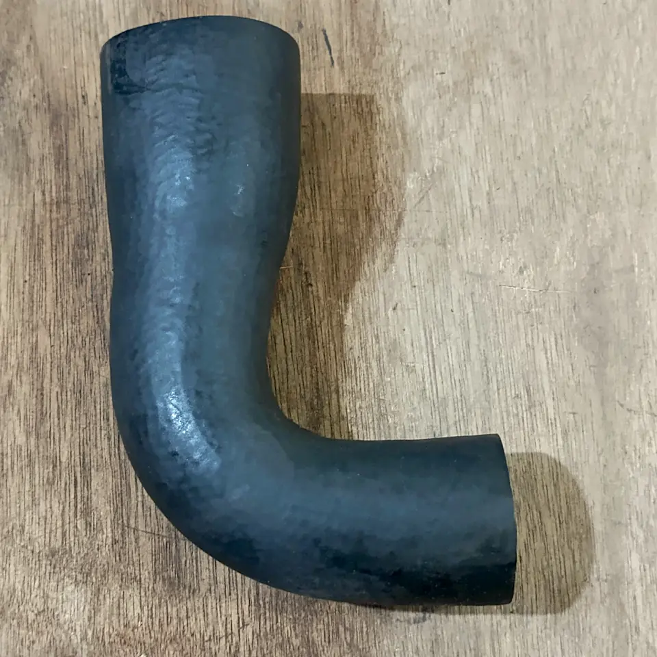 SELANG RADIATOR TENGAH FUSO FM 215 KAI (40*55) MC426143 / 02210-03055 SELANG RADIATOR / RADIATOR HOSE KAI
