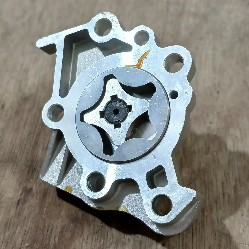 POMPA OLI L300 BENSIN MD009044 /47 POMPA OLI / OIL PUMP ASSY undefined
