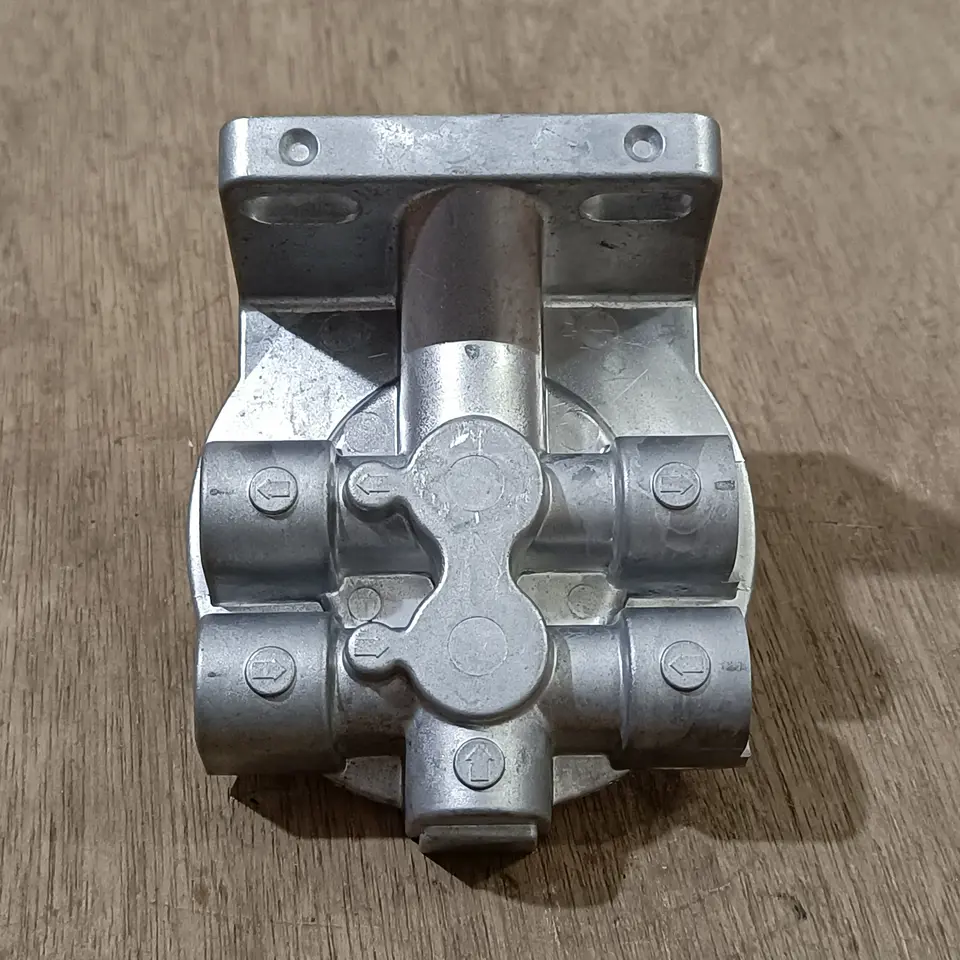 HEAD FUEL FILTER (BAWAH) HINO LOHAN 260