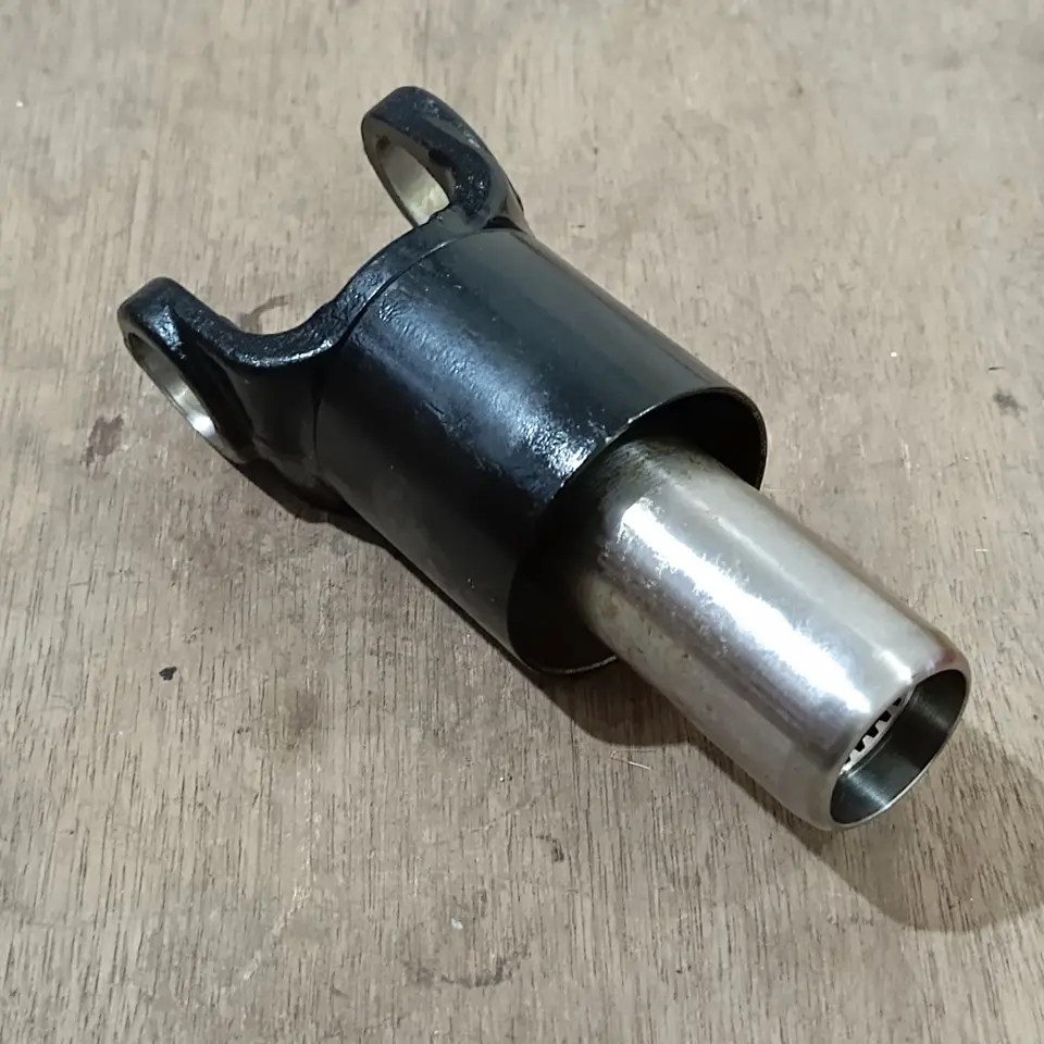 YOKE SLEEVE PANTHER ISUZU