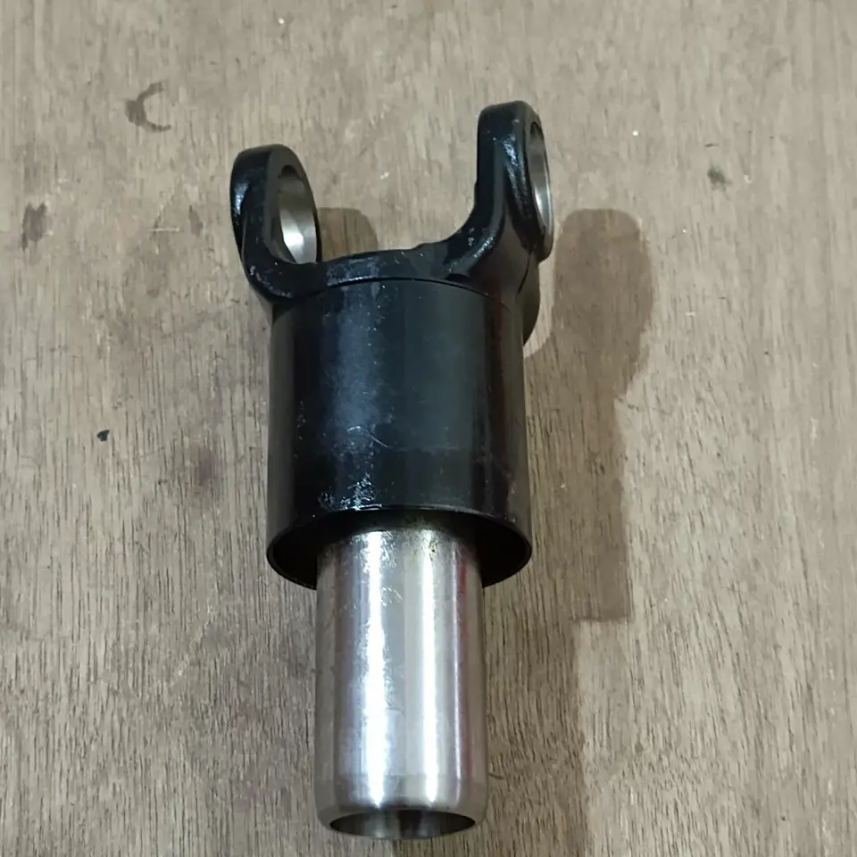 YOKE SLEEVE PANTHER ISUZU