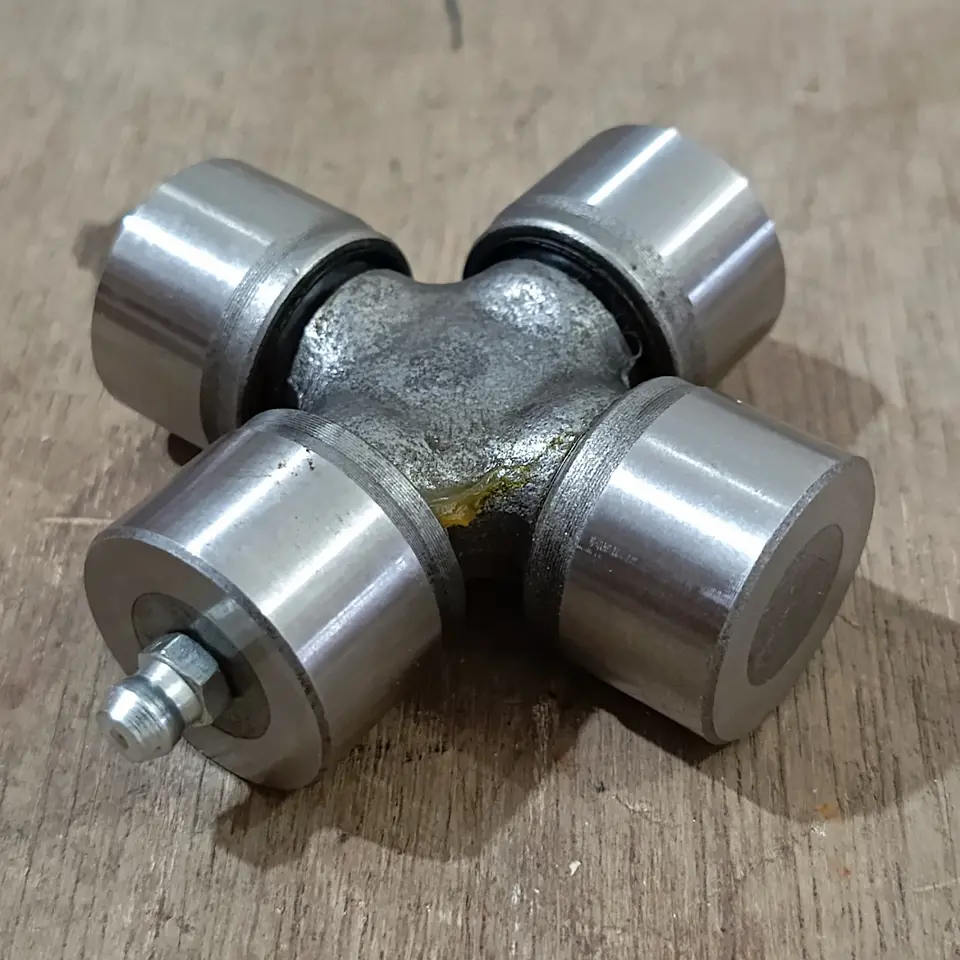 CROSS JOINT T120SS / FUTURA /CARRY 1.3/1.5/1.6 /APV / L300 BENSIN/ KUDA BENSIN UNIVERSAL JOINT GUMZ1 CROSS JOINT / KOPEL / SPIDER KIT UNIVERSAL JOINT