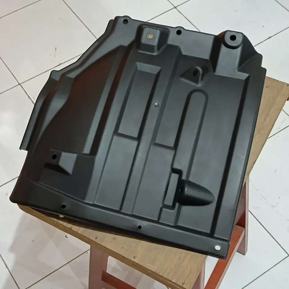 MUD GUARD DYNA HT / ENGKEL RH DNY